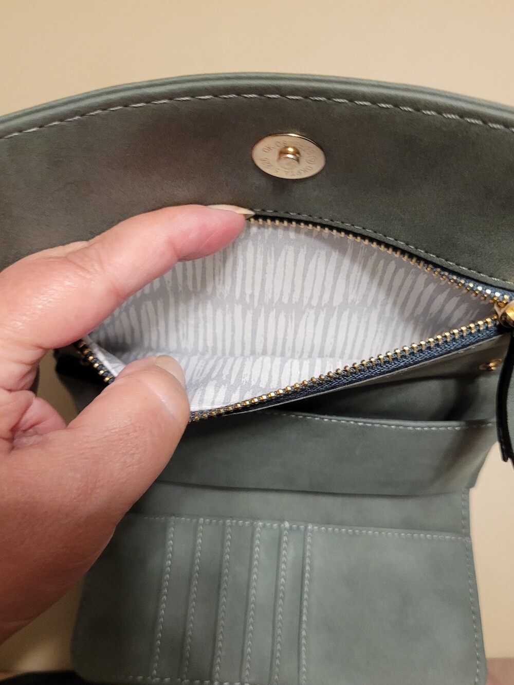 Stylish Braided Accent Gray/Green Wallet/crossbody.  Removeable Strap.  Cute! - Picture 7 of 9